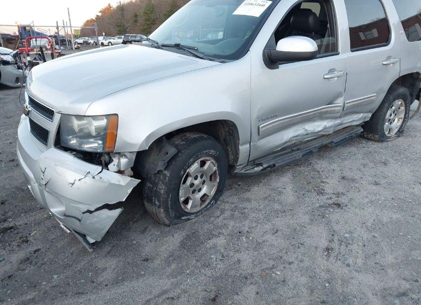 Photo 6 of 2011 Chevrolet Tahoe LT (VIN 1GNSKBE03BR215725)