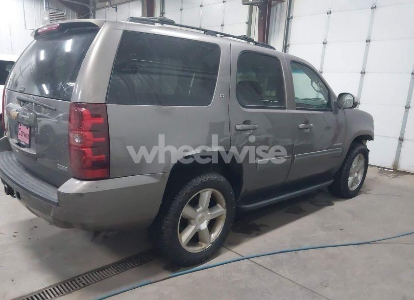 Photo 4 of 2011 Chevrolet Tahoe LT (VIN 1GNSKBE03BR268246)