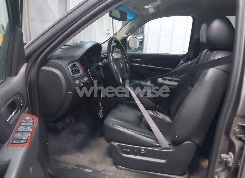 Photo 5 of 2011 Chevrolet Tahoe LT (VIN 1GNSKBE03BR268246)