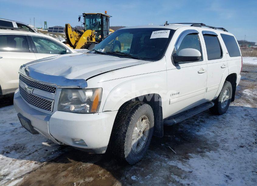 Photo 2 of 2011 Chevrolet Tahoe LT (VIN 1GNSKBE03BR382490)