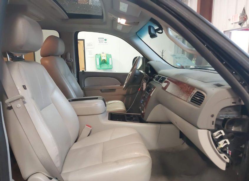 Photo 5 of 2012 Chevrolet Tahoe LT (VIN 1GNSKBE03CR149775)