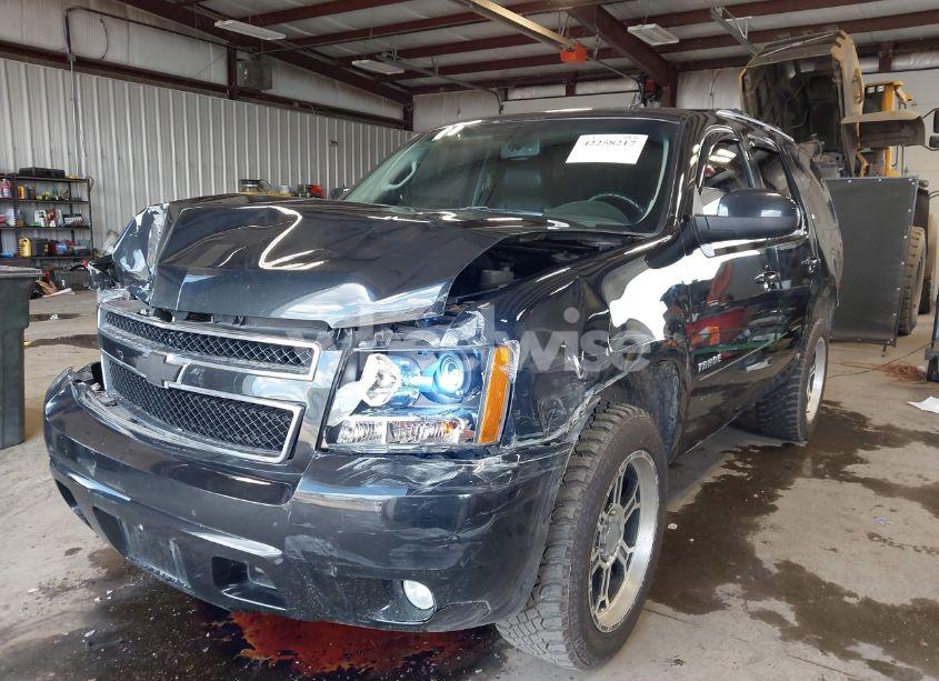 Photo 2 of 2012 Chevrolet Tahoe LT (VIN 1GNSKBE03CR241968)