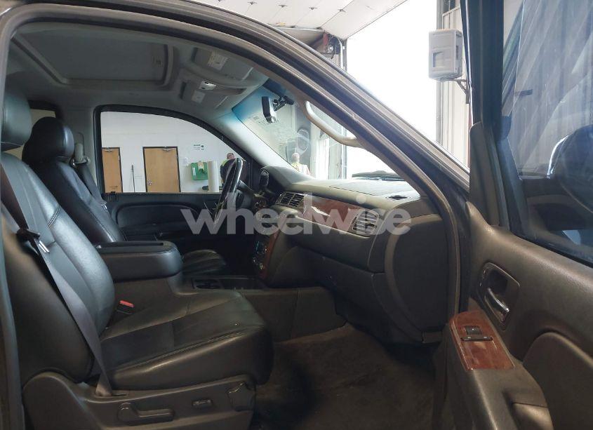 Photo 5 of 2012 Chevrolet Tahoe LT (VIN 1GNSKBE03CR241968)