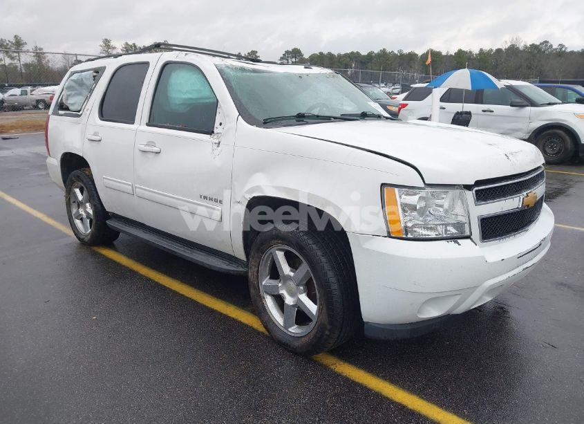 2013 Chevrolet Tahoe LT (VIN 1GNSKBE03DR241227) main photo
