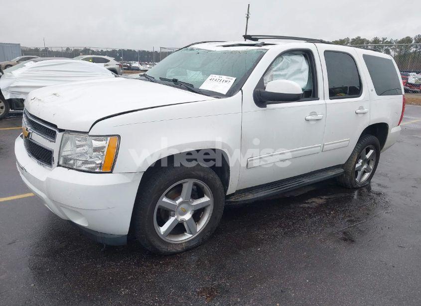 Photo 2 of 2013 Chevrolet Tahoe LT (VIN 1GNSKBE03DR241227)