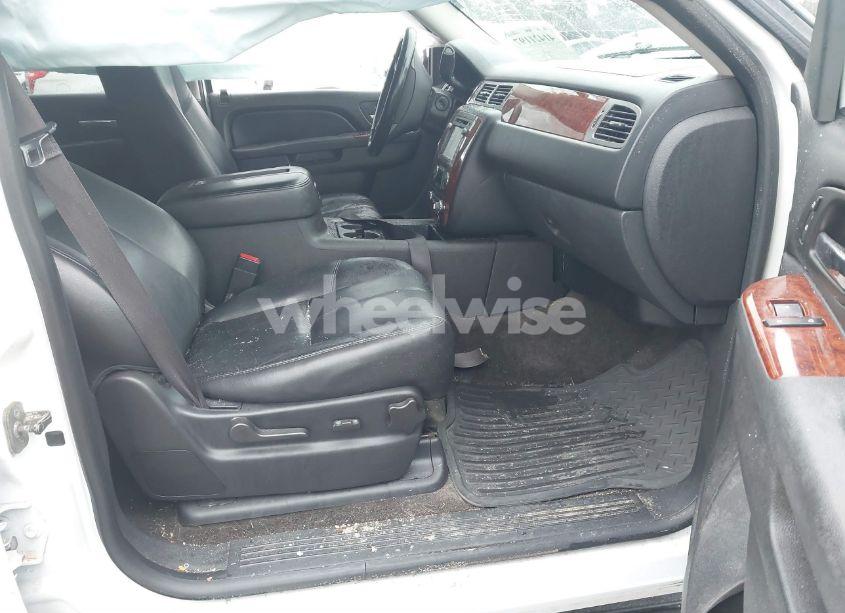 Photo 5 of 2013 Chevrolet Tahoe LT (VIN 1GNSKBE03DR241227)