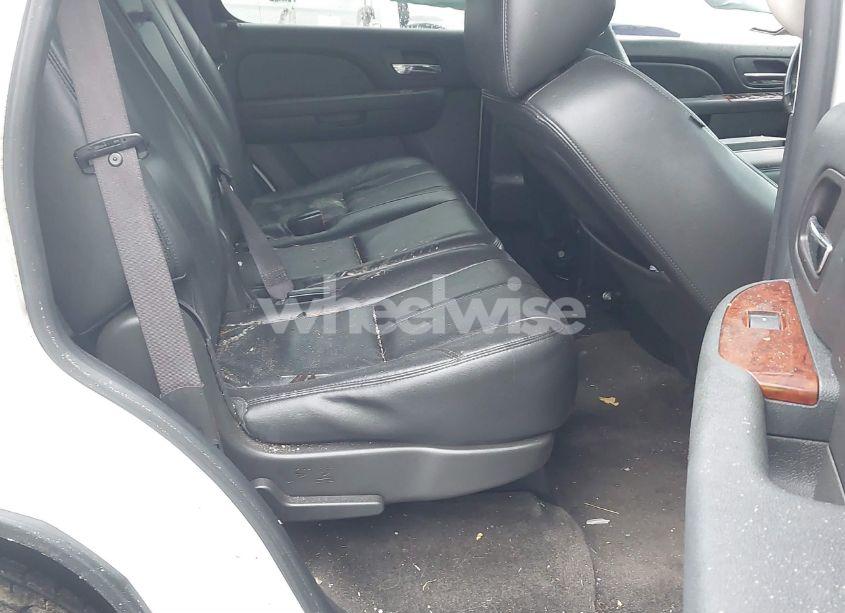 Photo 8 of 2013 Chevrolet Tahoe LT (VIN 1GNSKBE03DR241227)