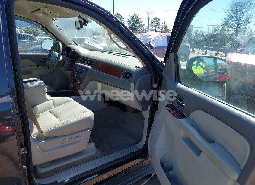 Photo 5 of 2013 Chevrolet Tahoe LT (VIN 1GNSKBE03DR276138)