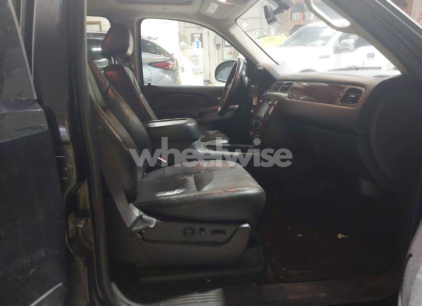 Photo 5 of 2012 Chevrolet Tahoe LT (VIN 1GNSKBE04CR237542)