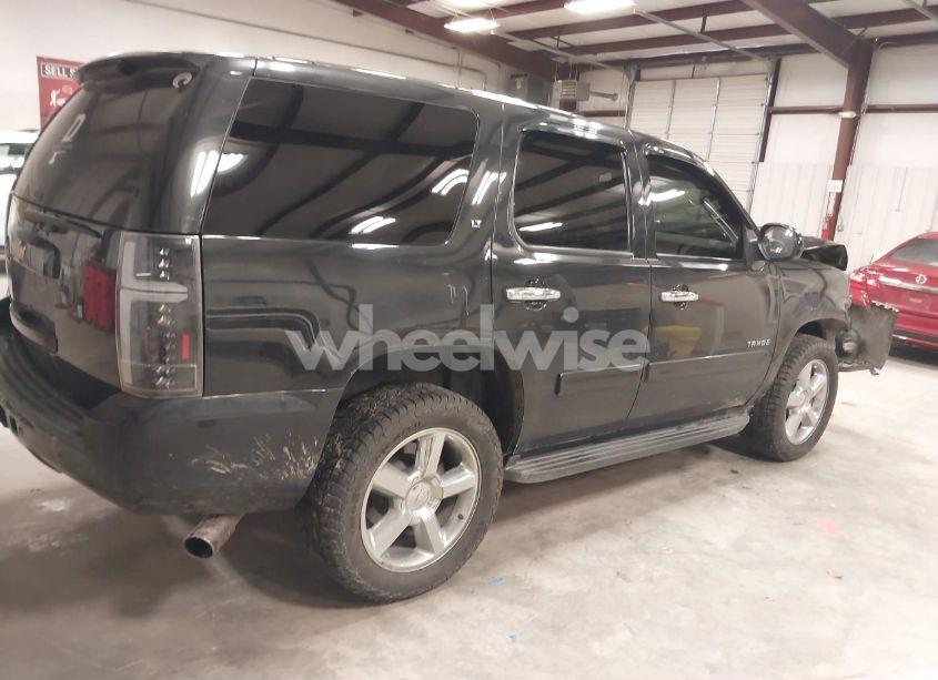 Photo 4 of 2013 Chevrolet Tahoe LT (VIN 1GNSKBE04DR306862)