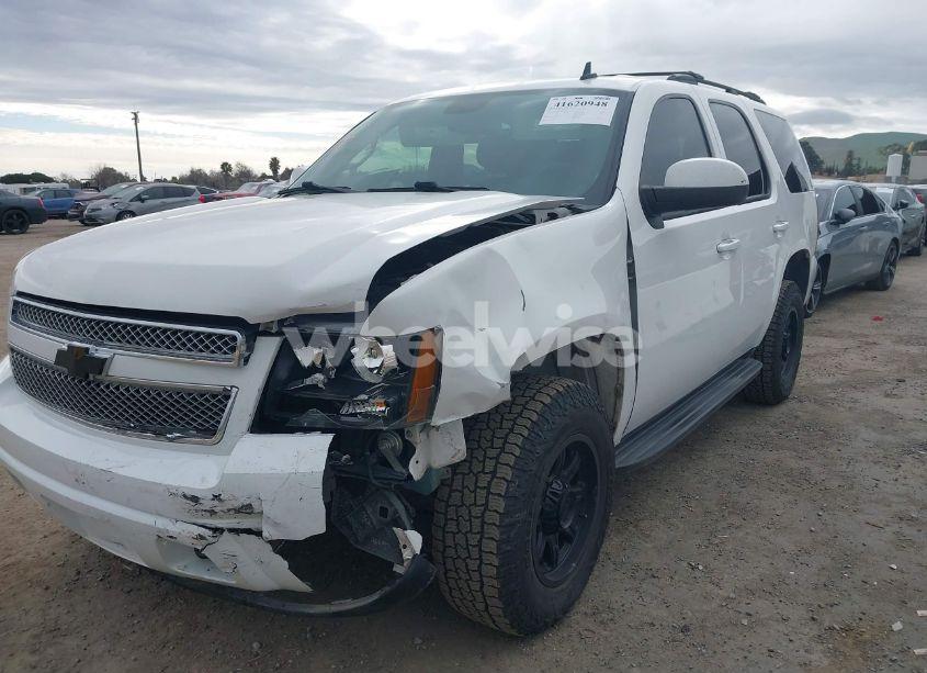 Photo 2 of 2013 Chevrolet Tahoe LT (VIN 1GNSKBE04DR323614)