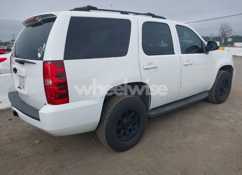 Photo 4 of 2013 Chevrolet Tahoe LT (VIN 1GNSKBE04DR323614)
