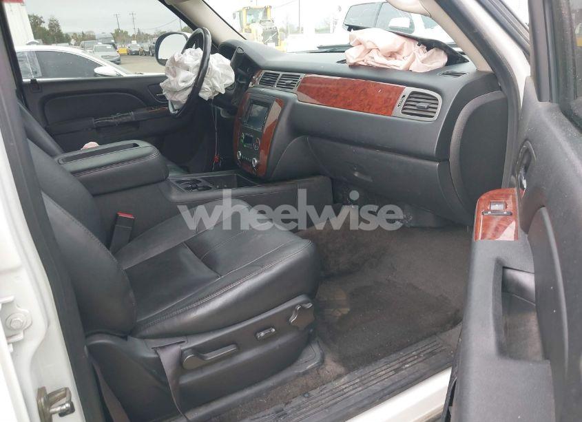 Photo 5 of 2013 Chevrolet Tahoe LT (VIN 1GNSKBE04DR323614)