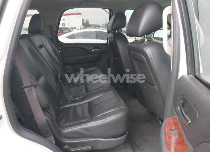 Photo 8 of 2013 Chevrolet Tahoe LT (VIN 1GNSKBE04DR323614)