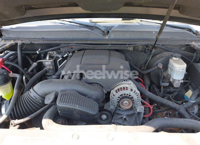 Photo 10 of 2011 Chevrolet Tahoe LT (VIN 1GNSKBE05BR102875)