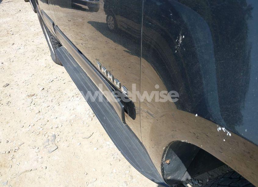 Photo 18 of 2011 Chevrolet Tahoe LT (VIN 1GNSKBE05BR102875)