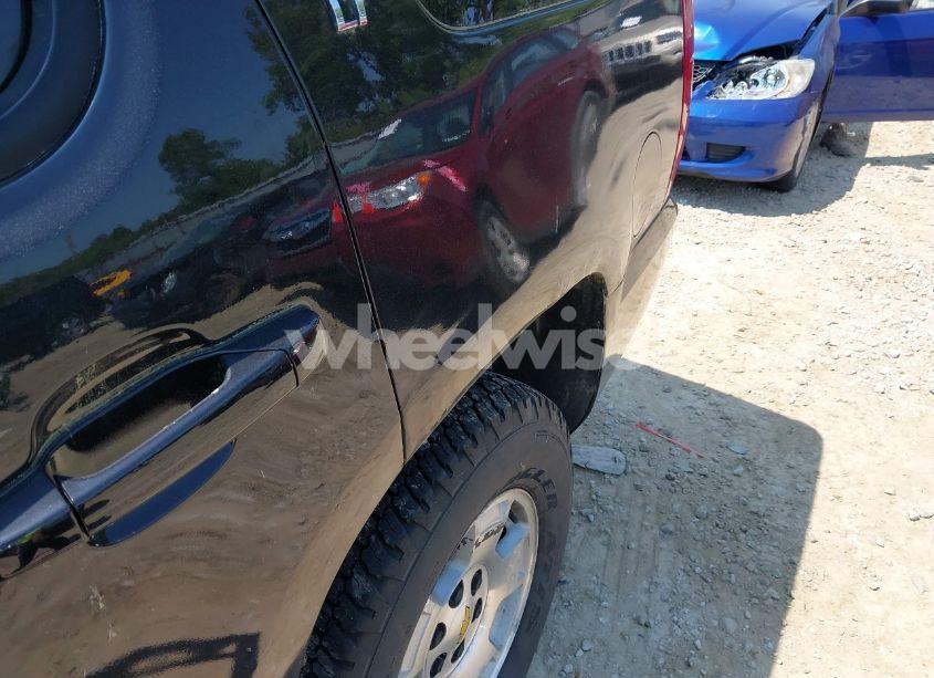 Photo 6 of 2011 Chevrolet Tahoe LT (VIN 1GNSKBE05BR102875)