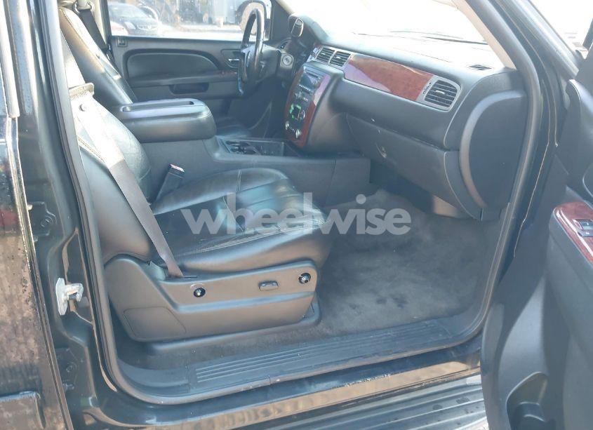 Photo 5 of 2011 Chevrolet Tahoe LT (VIN 1GNSKBE05BR188303)