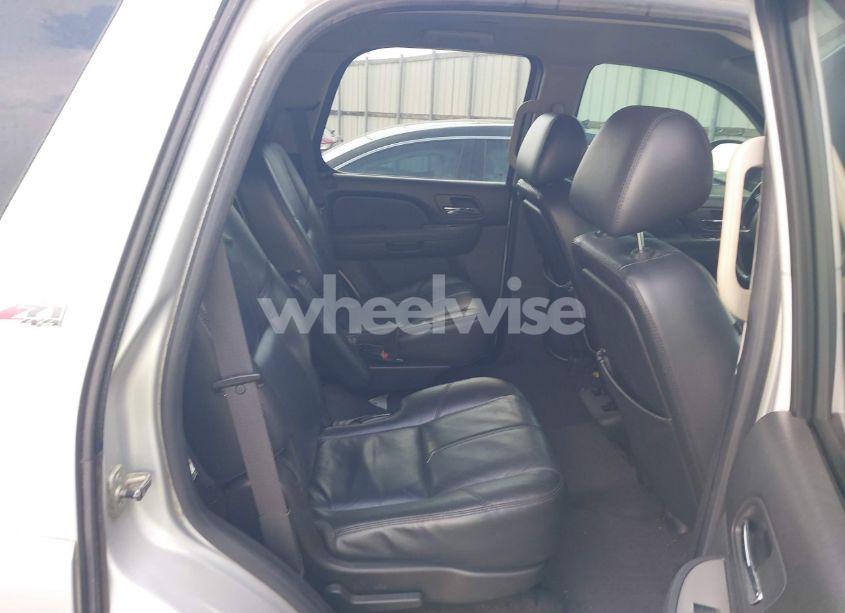 Photo 8 of 2011 Chevrolet Tahoe LT (VIN 1GNSKBE05BR221199)