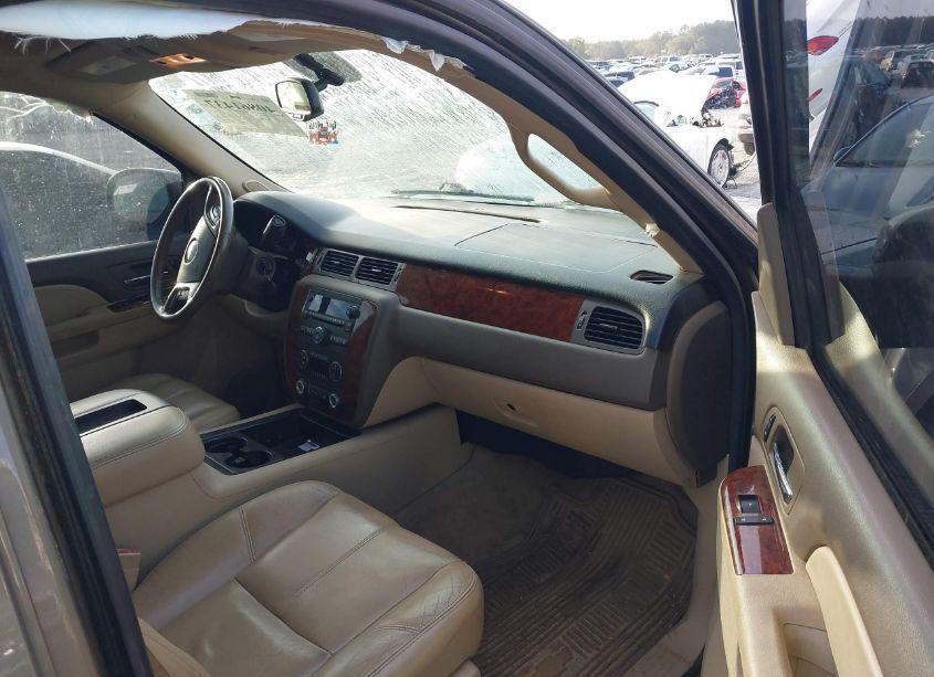 Photo 5 of 2011 Chevrolet Tahoe LT (VIN 1GNSKBE05BR278888)