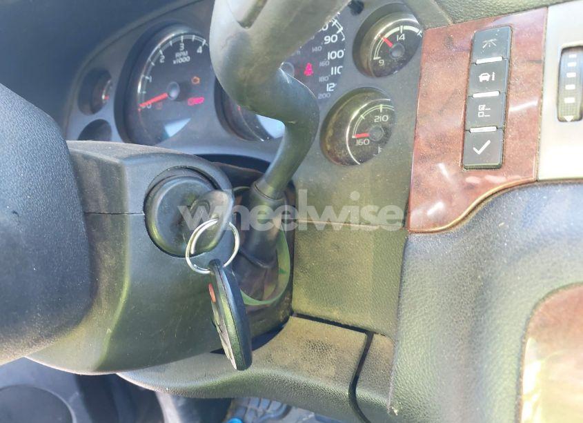 Photo 11 of 2011 Chevrolet Tahoe LT (VIN 1GNSKBE05BR335798)