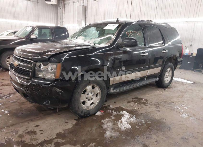 Photo 2 of 2013 Chevrolet Tahoe LT (VIN 1GNSKBE05DR128783)