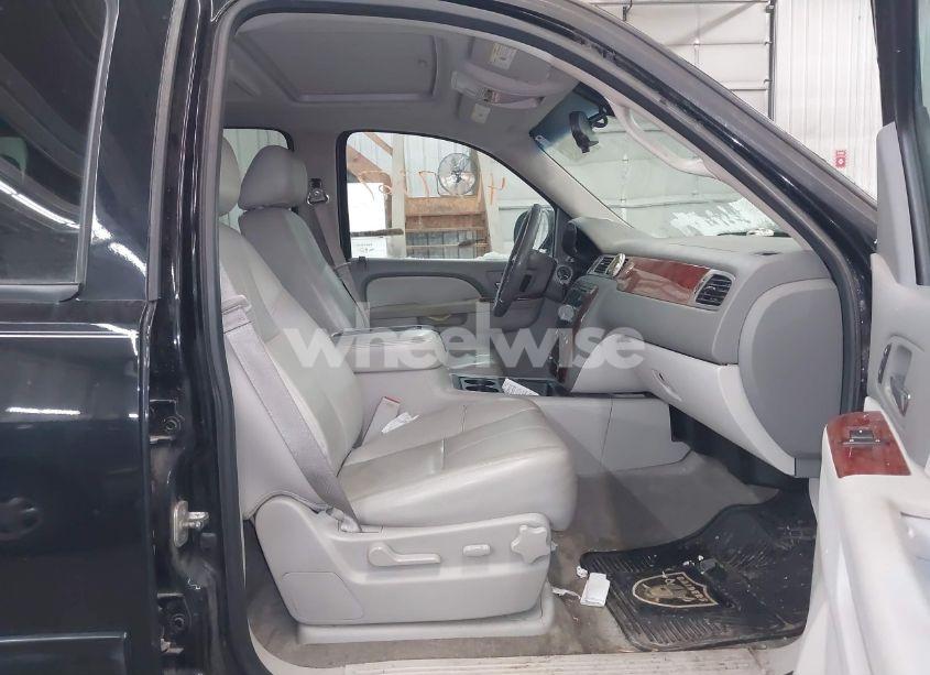 Photo 5 of 2013 Chevrolet Tahoe LT (VIN 1GNSKBE05DR128783)