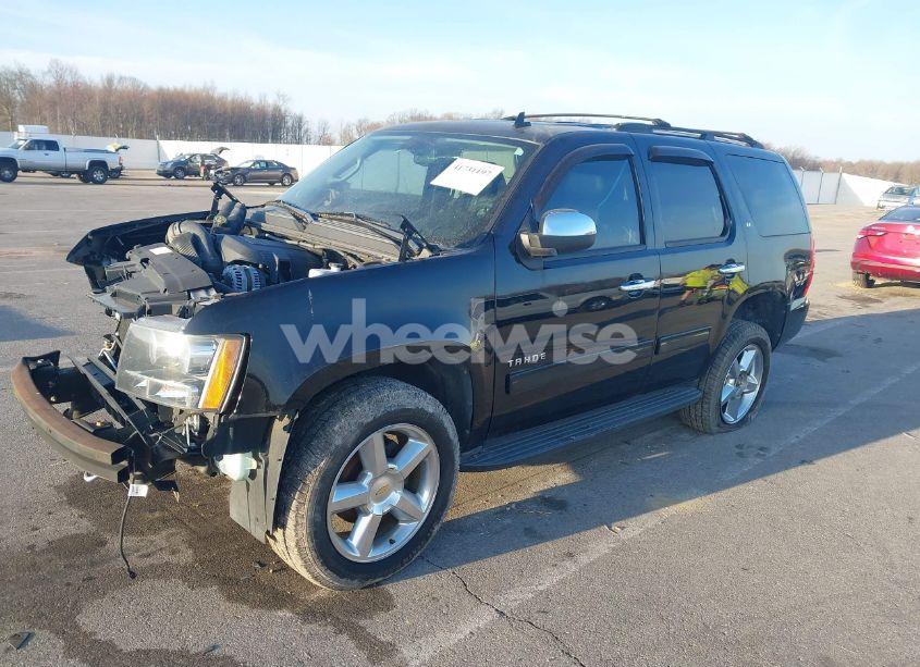 Photo 2 of 2013 Chevrolet Tahoe LT (VIN 1GNSKBE05DR158026)