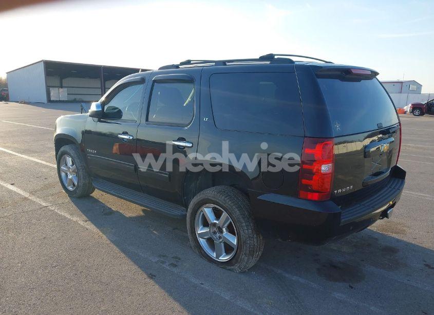 Photo 3 of 2013 Chevrolet Tahoe LT (VIN 1GNSKBE05DR158026)