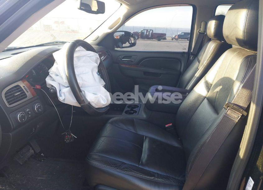 Photo 5 of 2013 Chevrolet Tahoe LT (VIN 1GNSKBE05DR158026)