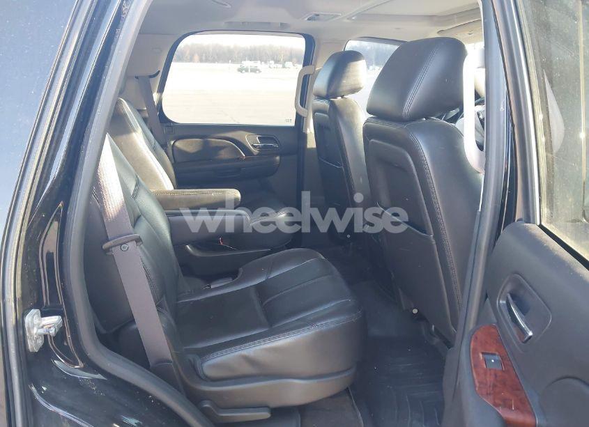 Photo 8 of 2013 Chevrolet Tahoe LT (VIN 1GNSKBE05DR158026)