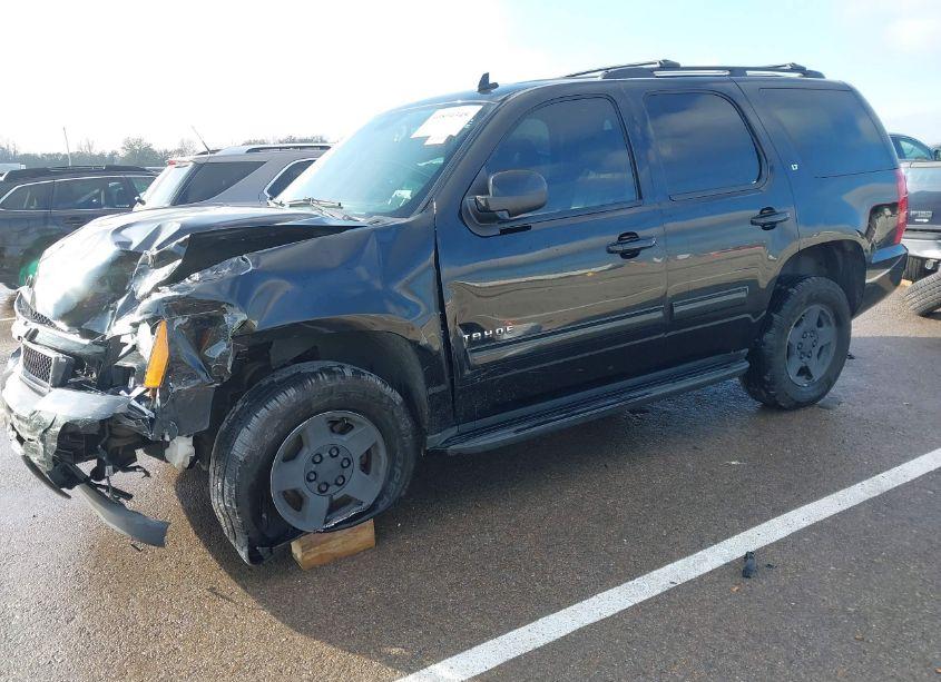 Photo 2 of 2013 Chevrolet Tahoe LT (VIN 1GNSKBE05DR234814)