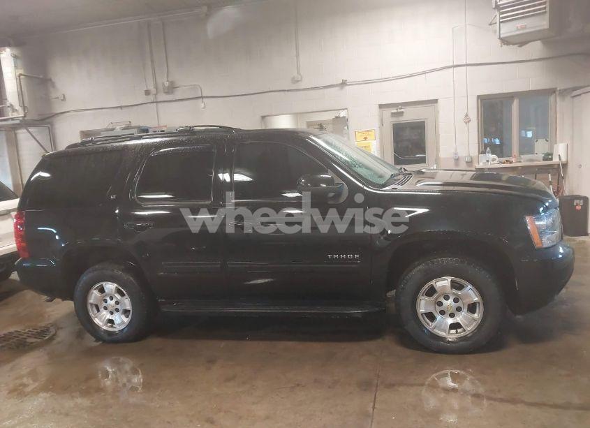 Photo 13 of 2013 Chevrolet Tahoe LT (VIN 1GNSKBE05DR334699)