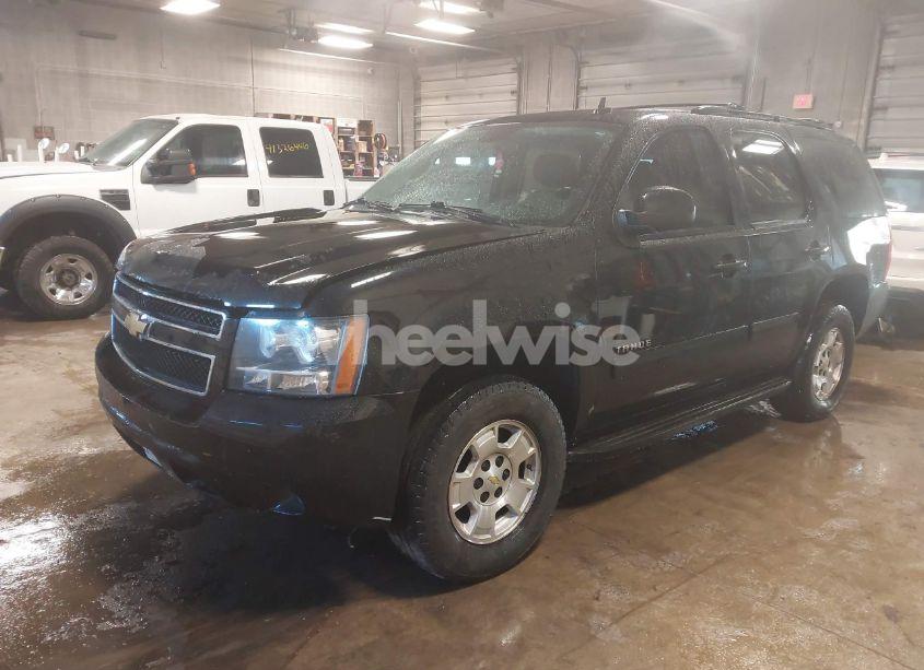 Photo 2 of 2013 Chevrolet Tahoe LT (VIN 1GNSKBE05DR334699)