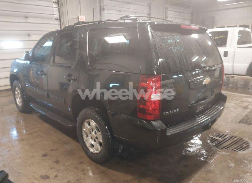 Photo 3 of 2013 Chevrolet Tahoe LT (VIN 1GNSKBE05DR334699)