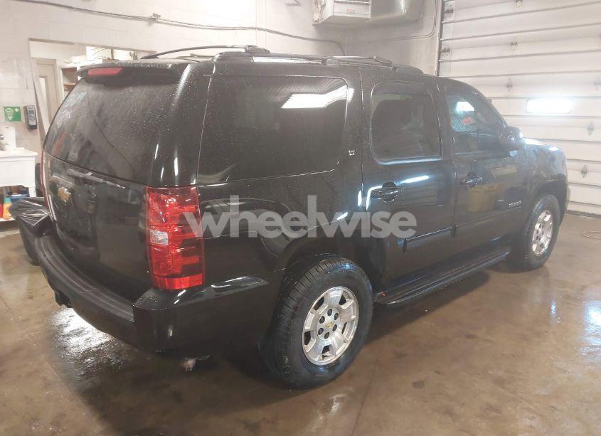 Photo 4 of 2013 Chevrolet Tahoe LT (VIN 1GNSKBE05DR334699)