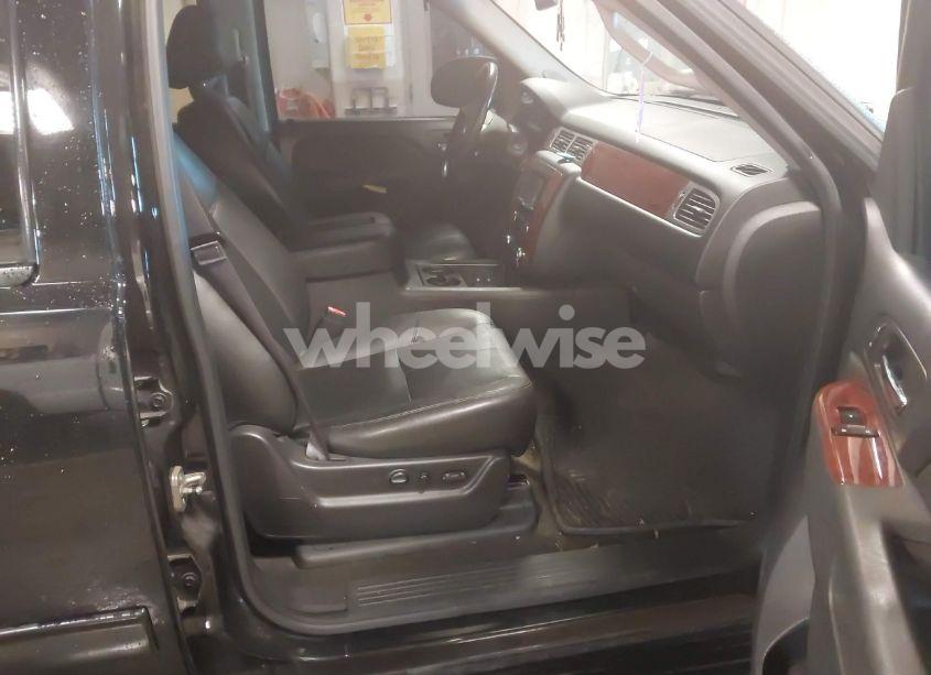 Photo 5 of 2013 Chevrolet Tahoe LT (VIN 1GNSKBE05DR334699)