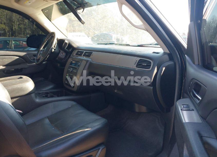 Photo 5 of 2014 Chevrolet Tahoe LT (VIN 1GNSKBE05ER210224)