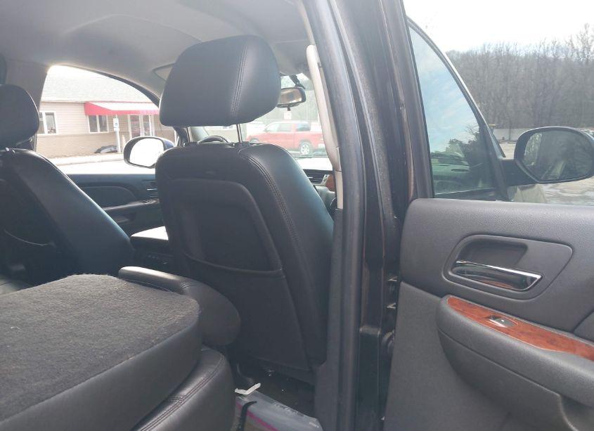 Photo 8 of 2011 Chevrolet Tahoe LT (VIN 1GNSKBE06BR214276)