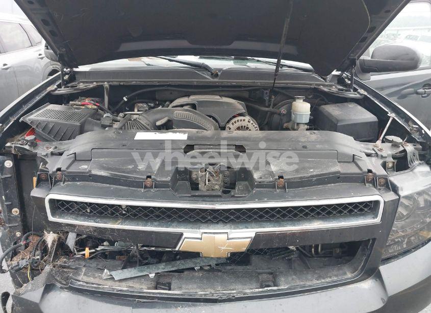 Photo 10 of 2011 Chevrolet Tahoe LT (VIN 1GNSKBE06BR245382)