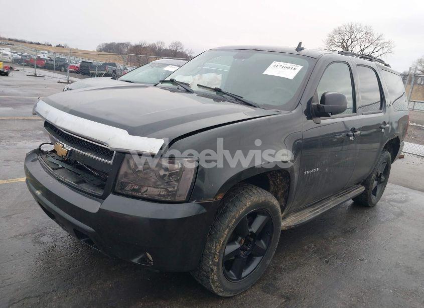 Photo 2 of 2011 Chevrolet Tahoe LT (VIN 1GNSKBE06BR245382)