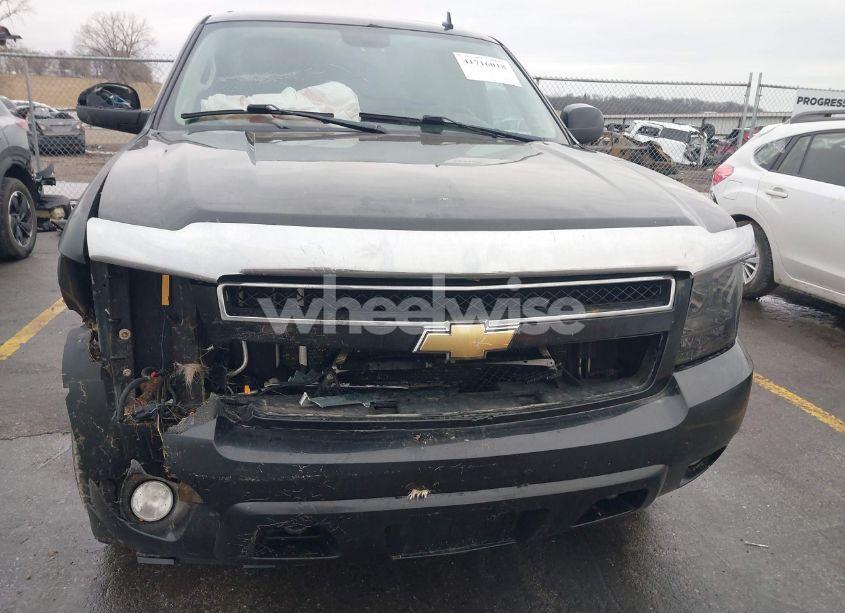 Photo 6 of 2011 Chevrolet Tahoe LT (VIN 1GNSKBE06BR245382)