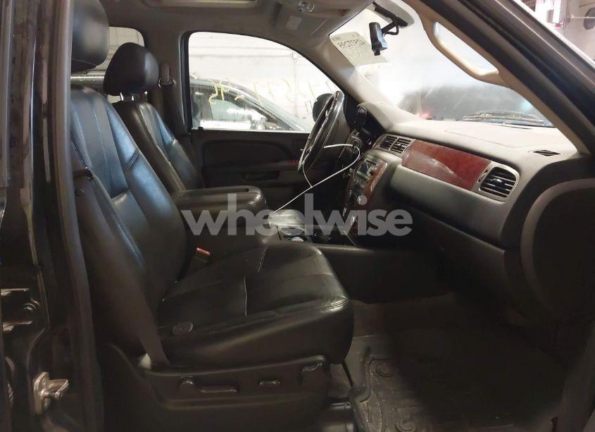 Photo 5 of 2011 Chevrolet Tahoe LT (VIN 1GNSKBE06BR303636)