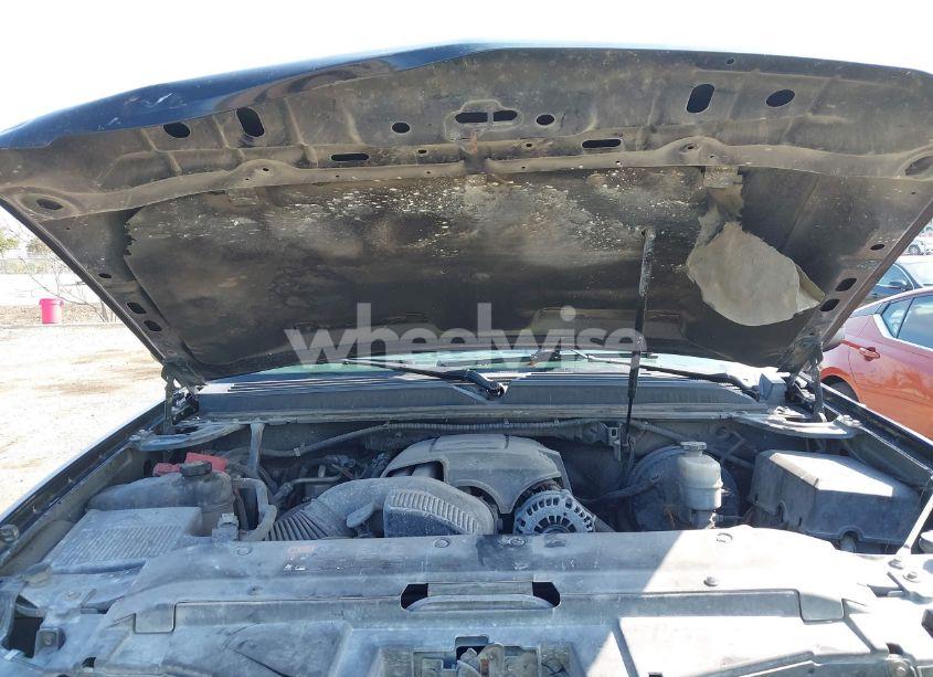 Photo 10 of 2011 Chevrolet Tahoe LT (VIN 1GNSKBE06BR370947)