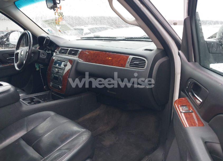 Photo 5 of 2012 Chevrolet Tahoe LT (VIN 1GNSKBE06CR123574)