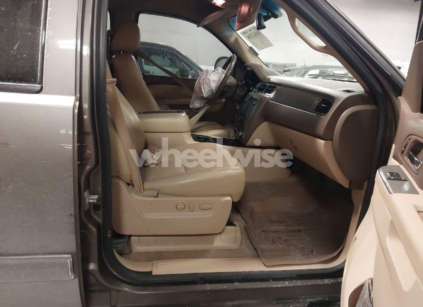 Photo 5 of 2012 Chevrolet Tahoe LT (VIN 1GNSKBE06CR160530)