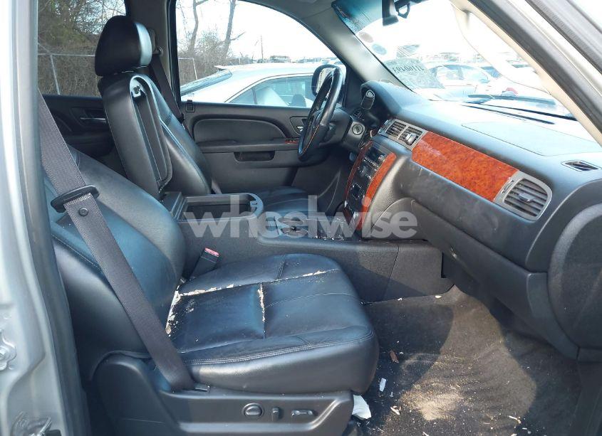 Photo 5 of 2012 Chevrolet Tahoe LT (VIN 1GNSKBE06CR212349)