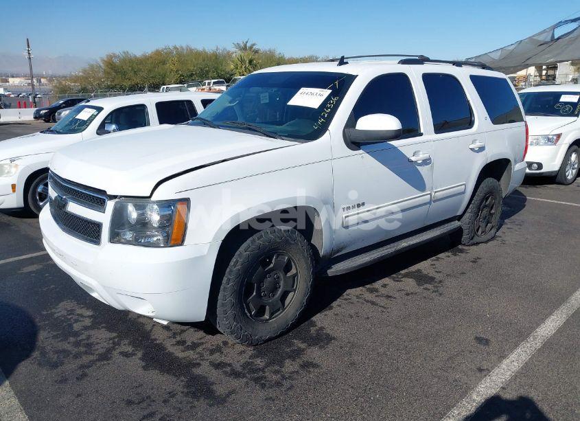 Photo 2 of 2012 Chevrolet Tahoe LT (VIN 1GNSKBE06CR299900)