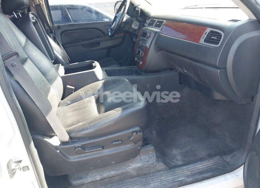 Photo 5 of 2012 Chevrolet Tahoe LT (VIN 1GNSKBE06CR299900)