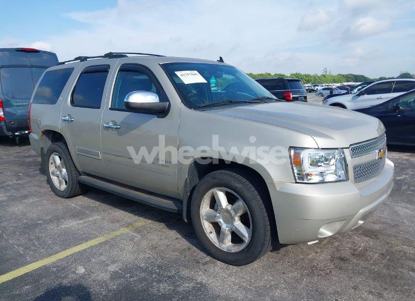 2013 Chevrolet Tahoe LT (VIN 1GNSKBE06DR127366) main photo